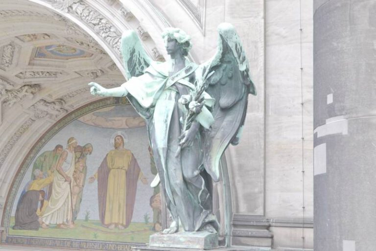 berlin_berlinerdom_kupferengel_01_red